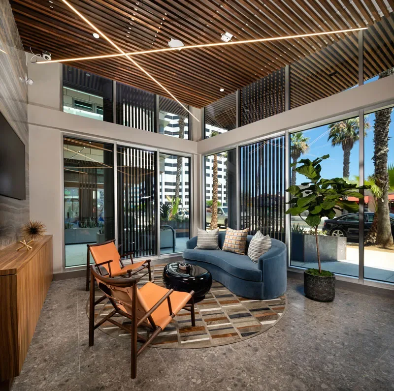 Convenient lobby entrance on Santa Monica Boulevard