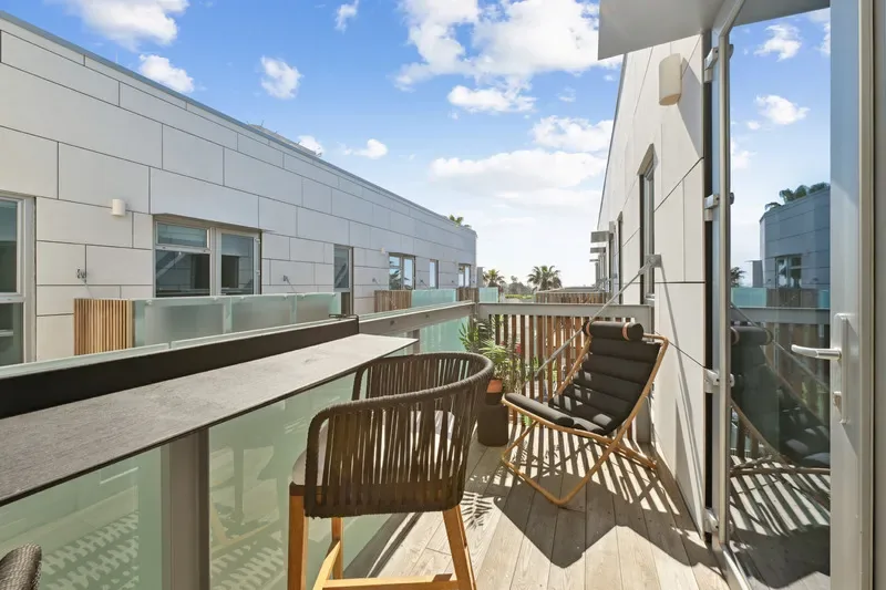 Evani 3223 Wilshire apartment balcony - Santa Monica, CA