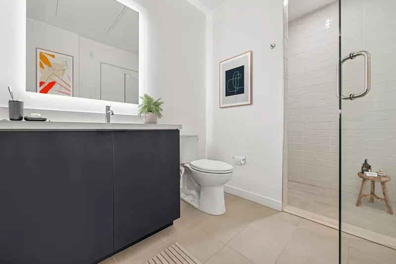 Evani 3223 Wilshire apartment bathroom - Santa Monica, CA